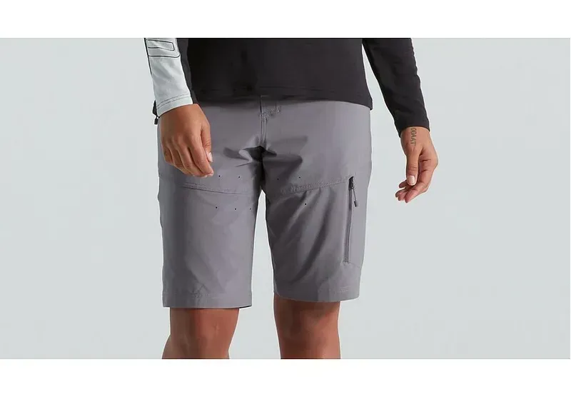 Specialized Women's Trail Cargo Shorts in Smoke